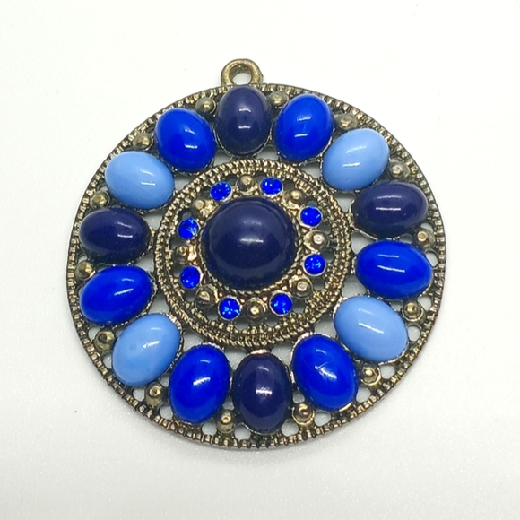 Source Unknown Jewelry - Silver Tone Pendant Blue Rhinestones and Plastic Cabachon Pendant Victorian